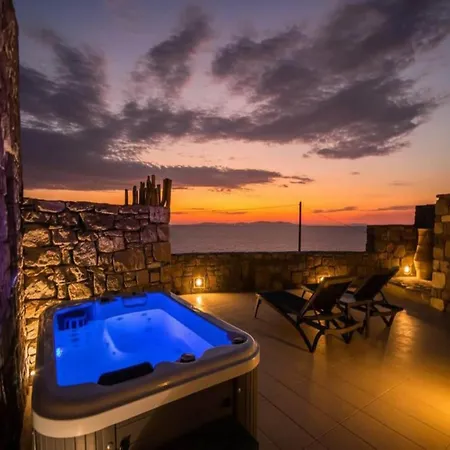 Apartmán With Jacuzzi & Sea View